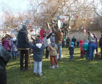 Zdobenie veľkonočného stromu 2016