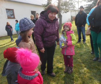 Zdobenie veľkonočného stromu 2016
