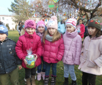 Zdobenie veľkonočného stromu 2016