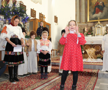 Koledníci v Rímskokatolíckom kostole v Hrachove dňa 25. 12. 2022 (prvý sviatok vianočný)