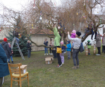 Zdobenie veľkonočného stromu 25. 3. 2018
