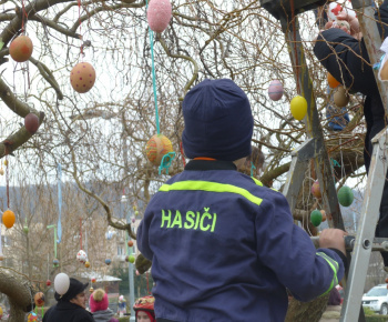 Zdobenie veľkonočného stromu 25. 3. 2018