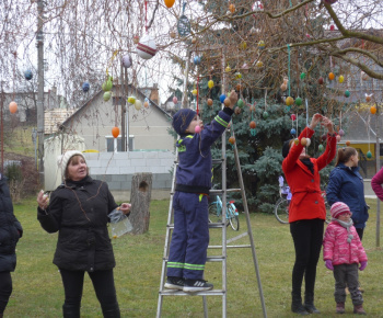Zdobenie veľkonočného stromu 25. 3. 2018
