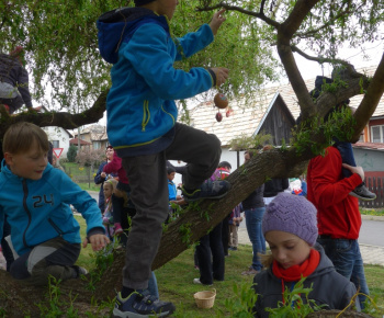 Zdobenie veľkonočného stromu 2017