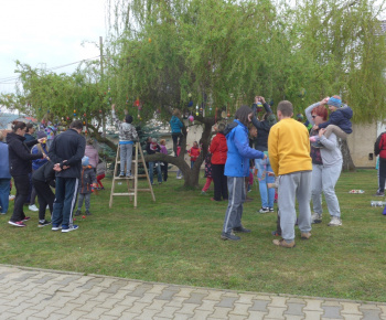 Zdobenie veľkonočného stromu 2017