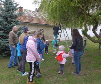 Zdobenie veľkonočného stromu 2017
